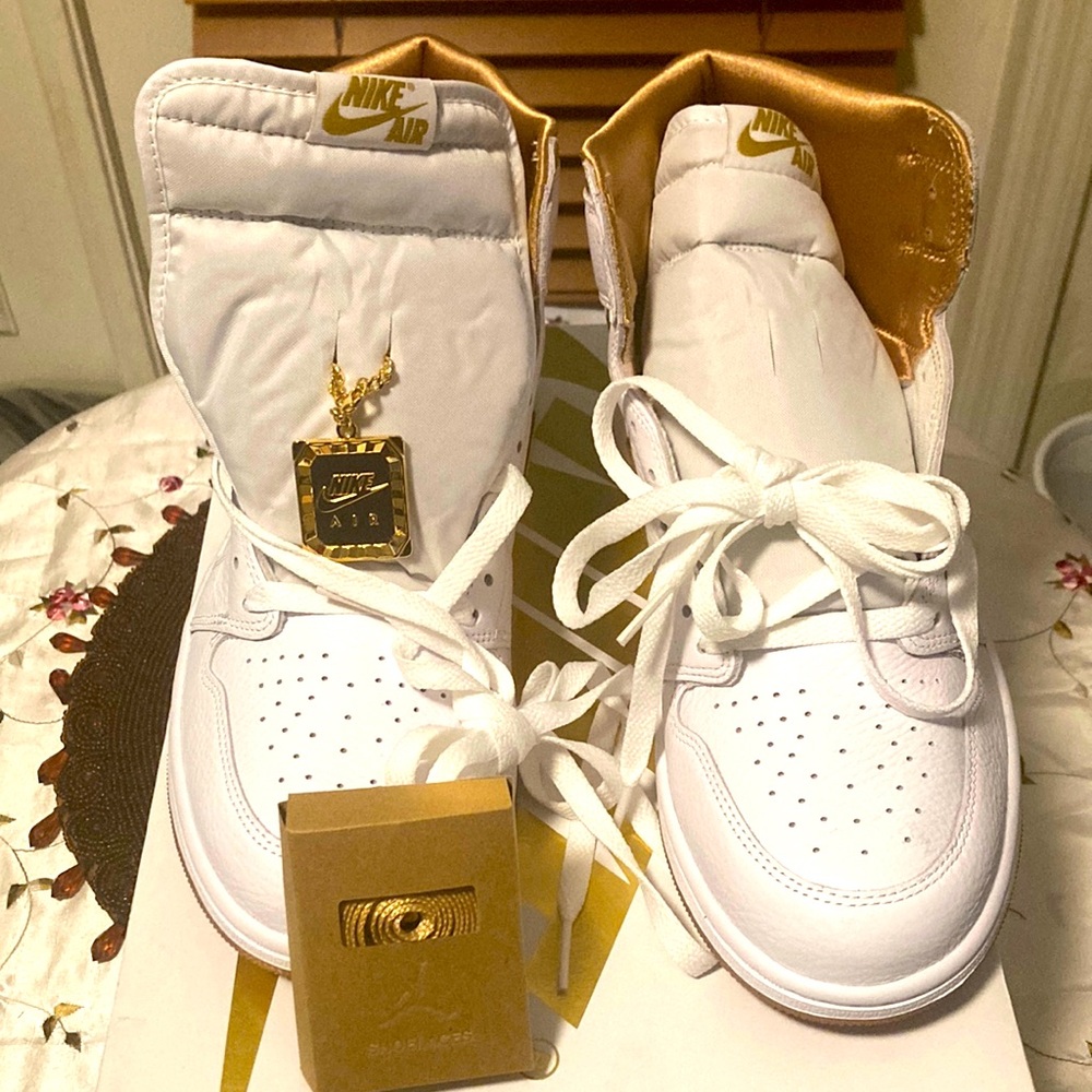 🐞 Women's NIKE Air Jordans 1 Retro High Top (Size 11 Only) Sneakers (From 2023)
